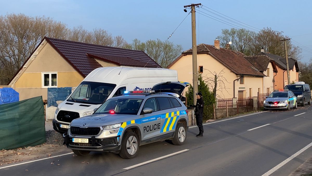 Muž, kterého na Mělnicku pobodala jeho žena, prosil projíždějícího řidiče o zavolání záchranky